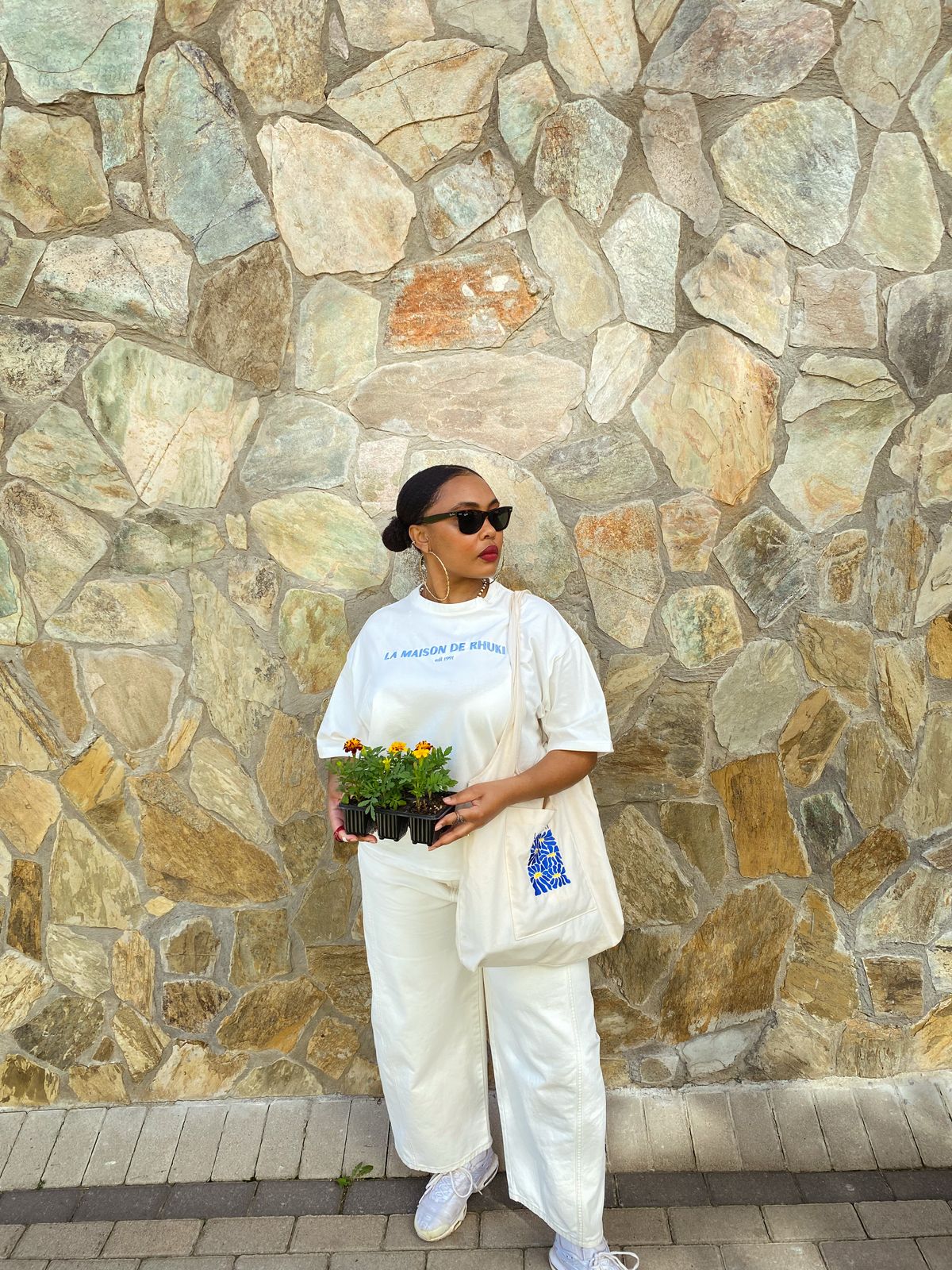 La maison de Rhuki tee - blue embroidery