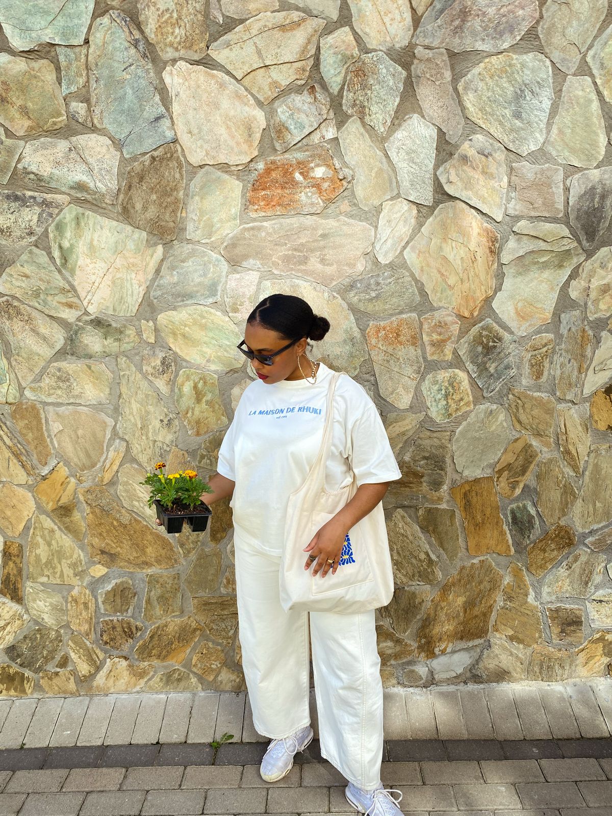 La maison de Rhuki tee - blue embroidery