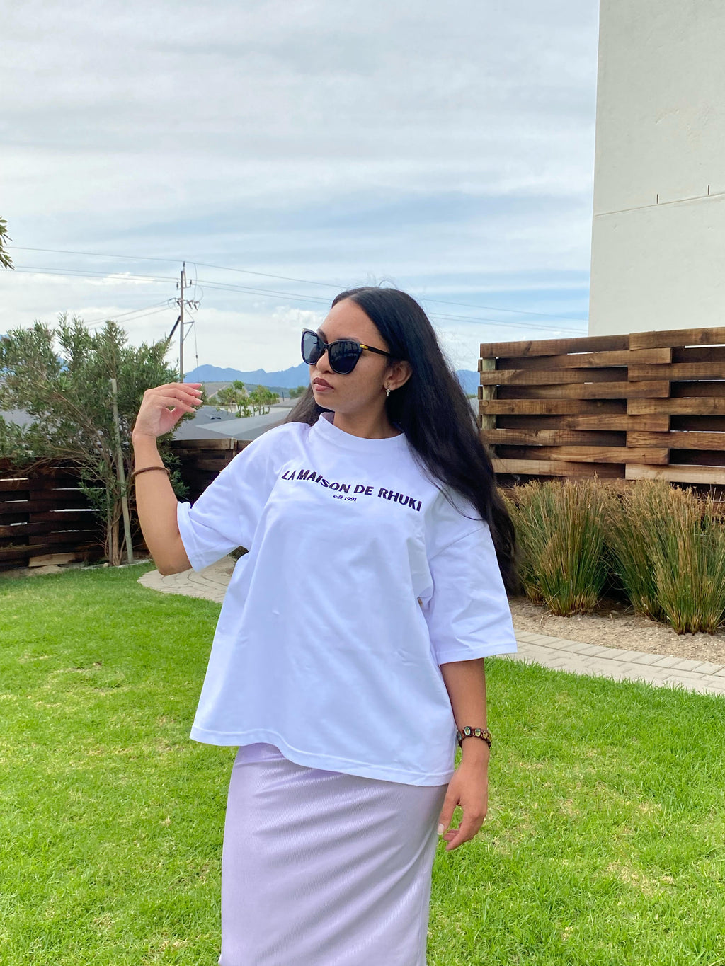 La maison de Rhuki tee - black embroidery